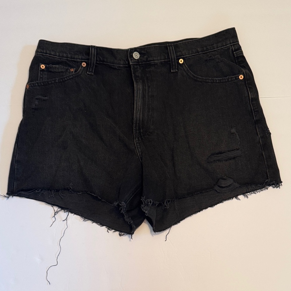 ✨GAP 4" High Rise Stride Shorts. Black. EUC. Size 16